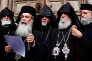 Líderes armenios y griegos ante el Santo Sepulcro de Jerusalén... el juego La Misión nos cuenta su historia