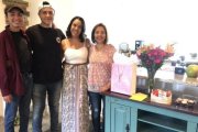 Con su trágica experiencia, Abby Martínez denuncia el fenómeno creciente en el que autoridades y escuelas  ponen a los hijos en contra de sus padres para motivar el cambio de género.