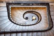 "L'esprit de l'escalier [El espíritu de la escalera]" es una expresión francesa para referirse a la sensación que se tiene al abandonar una conversación de que se dejaron cosas importantes por decir. Foto: Yura Lytkin / Unsplash.