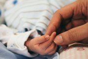Entre la madre y su hijo no puede haber un conflicto de derechos, porque no existe del derecho de matar. Solo existe el derecho del hijo a nacer. Foto: Aditya Romasa / Unsplash.