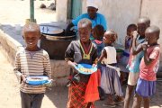 "¡El mayor impacto va a ser la felicidad, la sonrisa! Ese es el mayor impacto. Veremos esperanza en sus caras una vez que comiencen a recibir estas comidas", afirma Amina Swedi, directora nacional de Mary’s Meals Kenia.