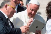 El Papa Francisco expone las ventajas que las redes sociales tienen en la Nueva Evangelización, pero no están exentas de peligro.