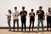 Los algoritmos de las redes sociales están concebidos para retener la atención del adolescente el mayor tiempo posible con una finalidad comercial. Foto: Creative Christians / Unsplash.