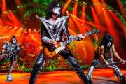 El guitarrista y vocalista de Kiss expresó que tratar el cambio de género en menores como un juego, fomentar que usen otros pronombres o que elijan con qué se identifican puede poner en juego su estabilidad.