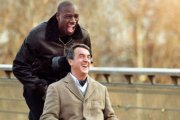 François Cluzet, en silla de ruedas, y Omar Sy, empujándola, interpretaron respectivamente a Philippe Pozzo di Borgo y Abdel Seliou en 'Intocable' (2011), uno de los mayores éxitos internacionales en la historia del cine francés.