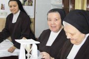 Carmelitas del convento de Badajoz. A la izquierda de la foto, Sor Ariadna de Jesús.