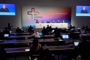 El camino sinodal alemán ha roto con la Fe revelada y con la autoridad de la Iglesia, por el momento sin consecuencias. En la imagen, una de sus ruedas de prensa, presidida por el presidente de la conferencia episcopal, Georg Bätzing.