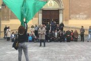 Una veintena de fieles respondieron con la oración al intento de profanacion y ataque feminista de una iglesia en Barcelona: tras dos horas, los manifestantes desistieron.