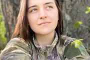 Iryna, alias Lastivka, está en un equipo de artillería del Dombass... imagina la vida tras la guerra,  y piensa en Dios