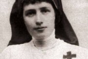 Nacida en 1874, un año después de Santa Teresa de Lisieux, Gabrielle Bossis dejó plasmado en "Él y yo" sus coloquios místicos con Jesús, desarrollados desde 1936 hasta su muerte en 1950.