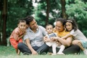 Lo más valioso para una sociedad son los hijos, y lo más valioso para los hijos es crecer en una familia estable y unida. Foto: Migs Reyes / Pexels.
