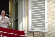 El Papa Francisco en la ventana del Palacio Apostólico en el Ángelus del 3 de marzo de 2024
