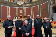 El obispo de Urgel, el Nuncio Bernardito, el obispo Cortés, el cardenal Omella, el abad de Montserrat y el obispo Cristau, en Sant Feliu, por sus 5 siglos de parroquia - foto MCS Urgell
