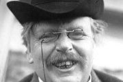 El escritor Chesterton nació hace 150 años, su bigote, sombrero y gafas son parte de su personaje