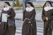 La medida no afecta a las cinco monjas mayores, que no fueron excomulgadas al considerar que no tomaban parte del cisma religioso, y que actualmente constituyen la comunidad monásticas de Belorado.