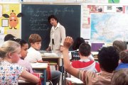 Aprender a escuchar a los demás es uno de los pilares de la educación. Foto (contextual): National Cancer Institute / Unsplash.