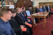 Al tratarse de derechos fundamentales, recuerdan las confesiones, no pueden prevalecer uno en detrimento de los otros.