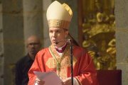 Serrano Pentinat estrena mitra, báculo y pectoral como obispo novato en la catedral románica de La Seu d'Urgell