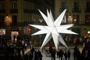 La fatua estrella cósmica del alcalde Collboni ha expulsado al Niño Jesús de la plaza Sant Jaume