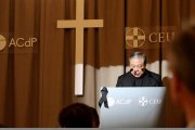 El nuncio Bernardito Auza en el desayuno de oración de la AcdP y la Fundación San Pablo CEU