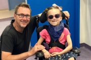Stephen, junto a su hija Daisy en el momento de su enfermedad / Catholic Weekly