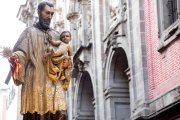 San Cayetano fue ordenado el 30 de septiembre, festividad de San Jerónimo, y esperó deliberadamente tres meses para celebrar su primera Misa en Nochebuena en la Capilla de la Natividad (foto: calles de Madrid).