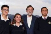 Rajoy en Ecuador con alumnos de colegios SEK, ha concedido su primera entrevista desde que dejó el cargo...