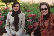Nahid (a la izquierda) se convirtió del islam al catolicismo a los 25 años