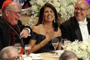 Nikki Haley, junto al cardenal Dolan durante la cela de gala de la fundación católica Al Smith