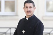 Paul Elie Cheknoun es vicario de una parroquia en Argel pero por seguridad debe regresar a Francia a menudo / Le Figaro