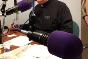 Bob Sullivan, durante una emisión de Spirit Catholic Radio, una emisora católica de Nebraska.