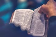 Comprender el sentido de la Biblia exige conocer la figura literaria de la alegoría. Foto: Rod Long / Unsplash.