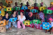 Mireia García, joven voluntaria misionera en Mozambique, junto con otras voluntarias y profesores de escuelas infantiles en Nacala.