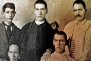 Santo Toribio Romo -en la imagen, junto a algunos miembros de su familia- decidió no seguir la Ley Calles durante la persecución a la Iglesia en México: lo pagó con su vida, que dedicó a difundir la fe sin miedo a los riesgos.