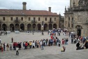 La Catedral de Santiago ha superado los tres millones de visitantes, un récord histórico. Mientras que las Compostelas selladas este año han sido casi 440.000. La mitad de estos peregrinos son extranjeros. La mayoría de  Italia, Alemania Portugal y EE.UU.