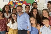 "Somos testigos de este Evangelio porque quien deja casa, hermanos, padres, o hijos, por Mí y por el Evangelio, recibirá cien veces más", dicen los padres de esta familia numerosa y misionera (foto: Archimadrid).