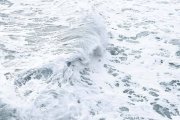 Como las aguas turbulentas, la situación que vivimos está revuelta, enfangada, amenazante. El mundo que niega a Dios amenaza con engullir al hombre. Foto: Elizabeth Lies / Unsplash.