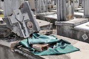 "Estos hechos son especialmente dolorosos para las familias, ya que se encuentran, cuando van a visitar las tumbas de sus seres queridos, que están destrozadas", explica María García, presidenta del Observatorio para la Libertad Religiosa y de Conciencia.