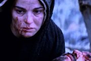 La condición de Madre y Mediadora de la humanidad la ganó María con la Encarnación y a los pies de la Cruz. En la imagen, Maia Morgenstern, la Virgen en 'La Pasión de Cristo' (2004) de Mel Gibson.