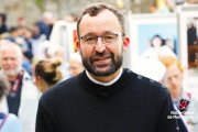 El padre Pierre Doat, rector del santuario del Monte Saint-Michel, autor de la novela angélica `Le Roman des Anges´.