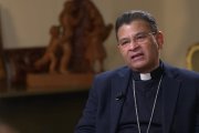 El obispo nicaragüense Rolando Álvarez habla por primera vez ante cámaras después de su destierro por parte de la dictadura de Daniel Ortega.