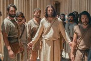 Jesús y los apóstoles, en una escena de 'The Chosen'.