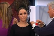 El estilista Enrique Rodríguez explica con detalle como poner una mantilla en Canal Sur