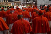 De los 135 o 136 cardenales con derecho a voto, solo una treintena figuran en los listados de favoritos formulados por los expertos. Lo cual no quiere decir que el elegido sea uno de ellos.