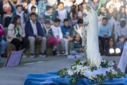 La devoción a la Santísima Virgen siempre ha encontrado en las flores una forma popular de expresión.