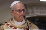 León XIV, durante la misa que celebró el domingo en las Grutas Vaticanas.