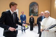 El tenista Jannik Sinner visitó al Papa León XIV, que sigue este deporte y que lo ha jugado hasta hace poco