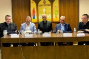 Mesa presidencial de la presentación de 'Mirarán al que traspasaron'. De izquierda a derecha en la foto: Pablo Cervera, José Francisco Serrano Oceja, Manuel Vargas, Miguel Ángel Velasco y Javier Pueyo.
