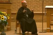 El cardenal Robert Prevost, prefecto del Dicasterio para los Obispos, medio año antes de convertirse en Papa.