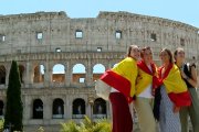 Españoles ante el Coliseo